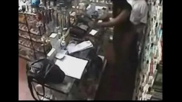 Sledujte Real ! Employee getting a Blowjob Behind the Counter power Tube