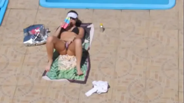 Watch Flagra safada masturbando Piscina Flagged Girl masturbate on the pool power Tube