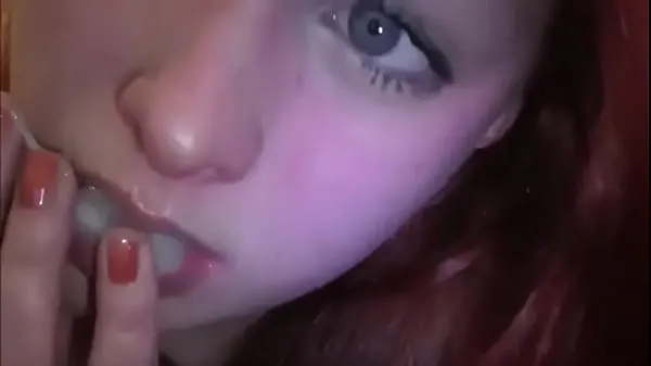شاهد Married redhead playing with cum in her mouth أنبوب الطاقة