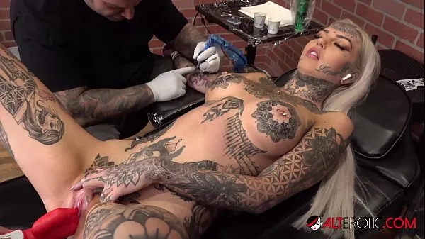 Watch Amber Luke masturbates while getting tattooed power Tube