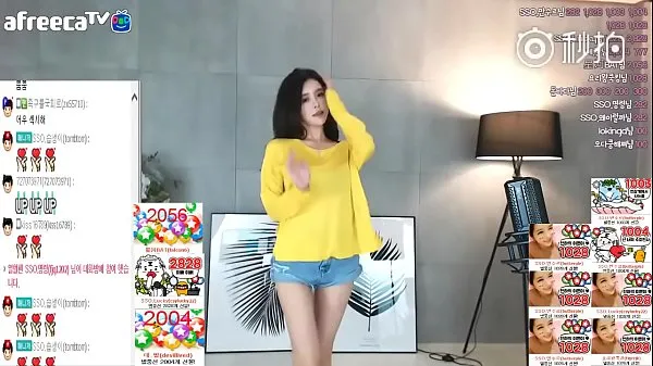 Xem Yi Suwan's big-chested T-shirt can't cover it, and she wears hot pants sexy and seductive dance live broadcast public account [喵贴 ống điện