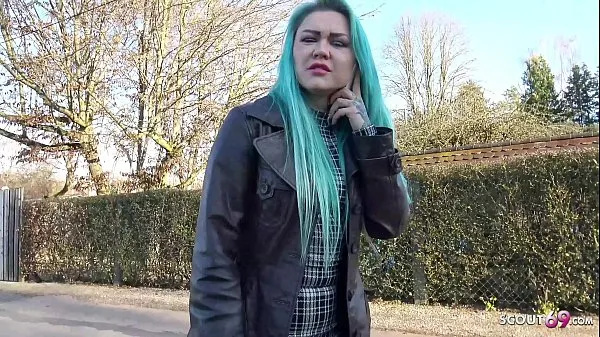 Katso GERMAN SCOUT - GREEN HAIR GIRL TALK TO FUCK FOR CASH AT REAL PICK UP CASTING Power Tube