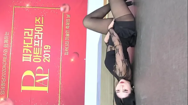 Tonton Public account [喵泡] Korean short-haired girl in black silk skirt sexy hot dance Power Tube