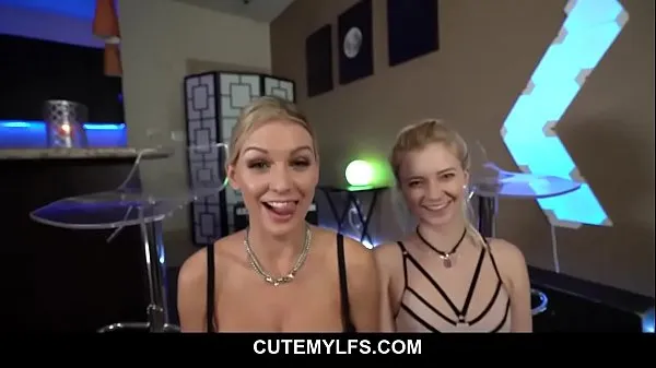 Katso Two blond babes bust a nut for big cock - Kenzie Taylor,Riley Star Power Tube