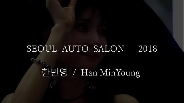 Sledujte Official account [喵泡] Korean Seoul Motor Show supermodel close-up shooting S-shaped figure power Tube