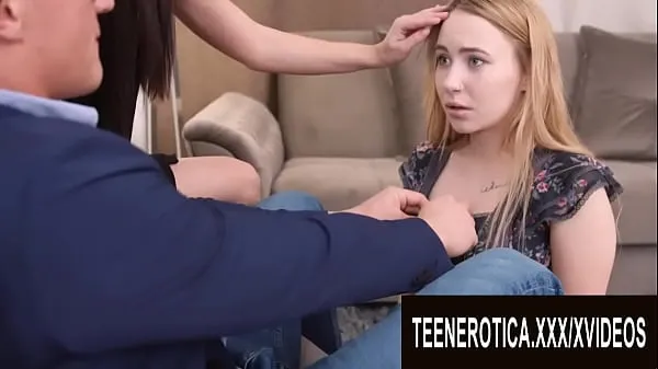 Xem Innocent Teen Bella Mur Gets Corrupted by a Lecherous Young Couple ống điện
