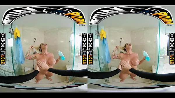 Oglejte si Busty Blonde MILF Robbin Banx Seduces Step Son In Shower Power Tube