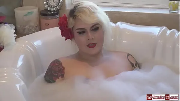 Nézze meg: Trans stepmom Isabella Sorrenti anal fucks stepson Power Tube