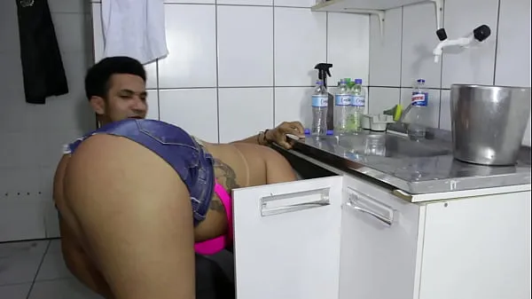 Watch The cocky plumber stuck the pipe in the ass of the naughty rabetão. Victoria Dias and Mr Rola power Tube