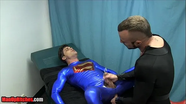 Bekijk The Training of Superman BALLBUSTING CHASTITY EDGING ASS PLAY Power Tube