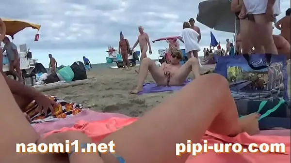 Katso girl masturbate on beach Power Tube