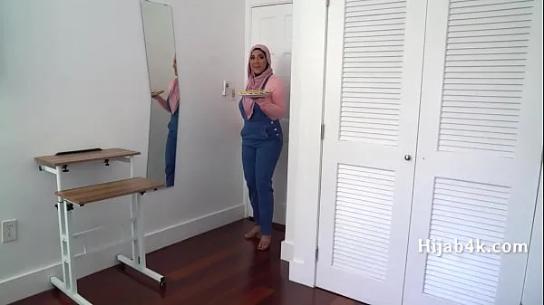 Bekijk Corrupting My Chubby Hijab Wearing StepNiece Power Tube