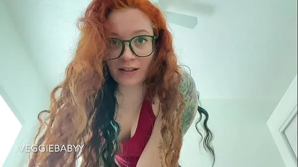 Obejrzyj mean coworker pegs you for embarrassing her at work - full video on Veggiebabyy Manyvidslampę energetyczną