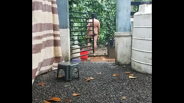 شاهد Sexy indian boy in amazon nude towel drop with nature أنبوب الطاقة