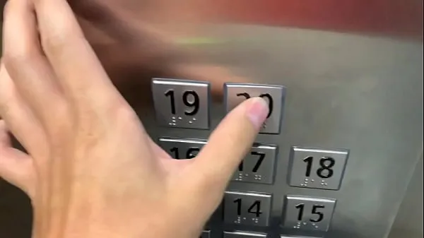 شاهد Sex in public, in the elevator with a stranger and they catch us أنبوب الطاقة