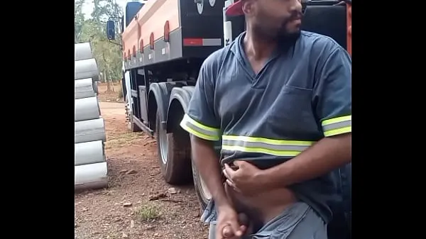 观看Worker Masturbating on Construction Site Hidden Behind the Company Truck强大的管子